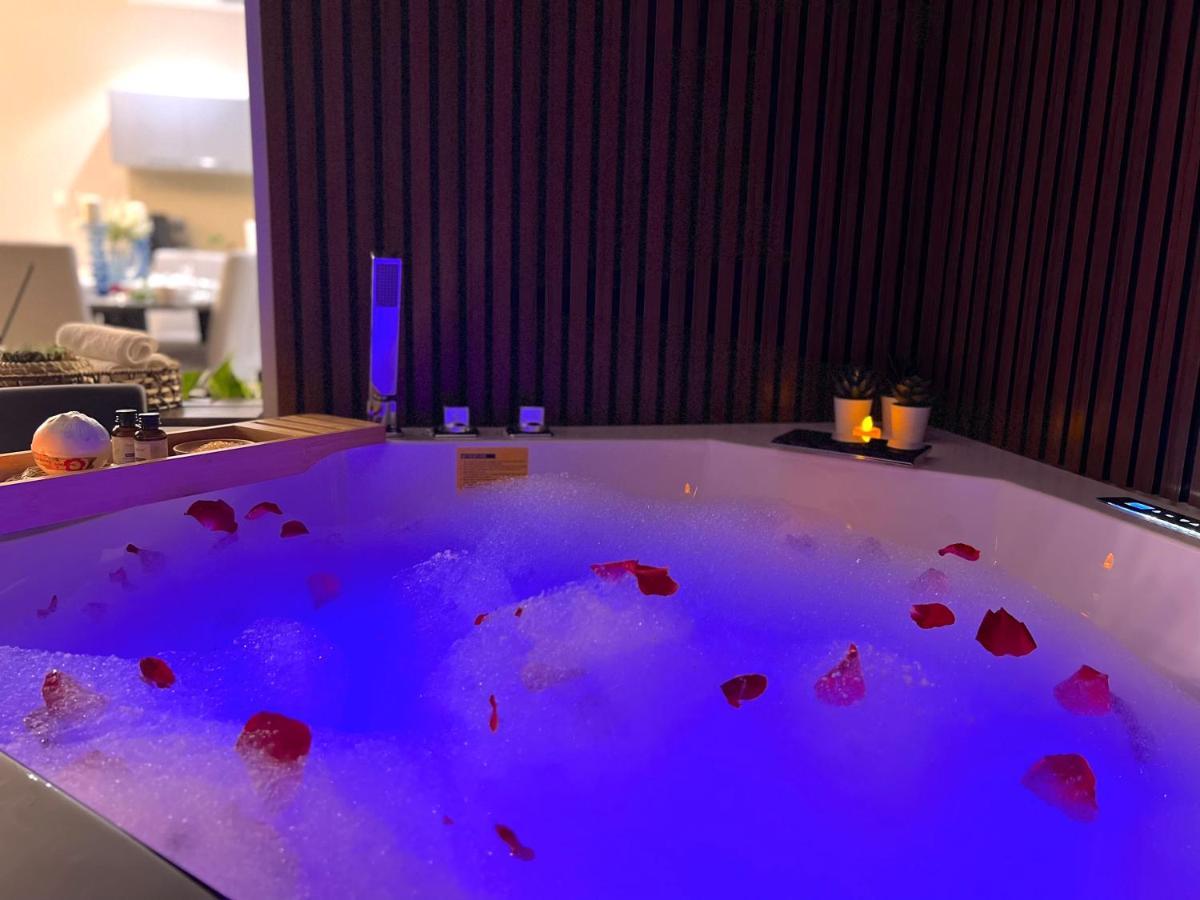 Stylish Apartment With A Jacuzzi Muscat Eksteriør billede